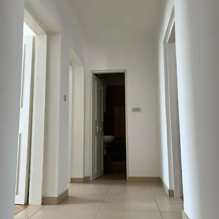 Ana Apartment *